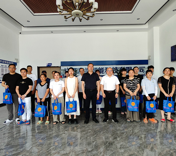 Chăm sóc nhân viên, mang đến sự mát mẻ trong mùa hè-lụa Thượng Hải Quang