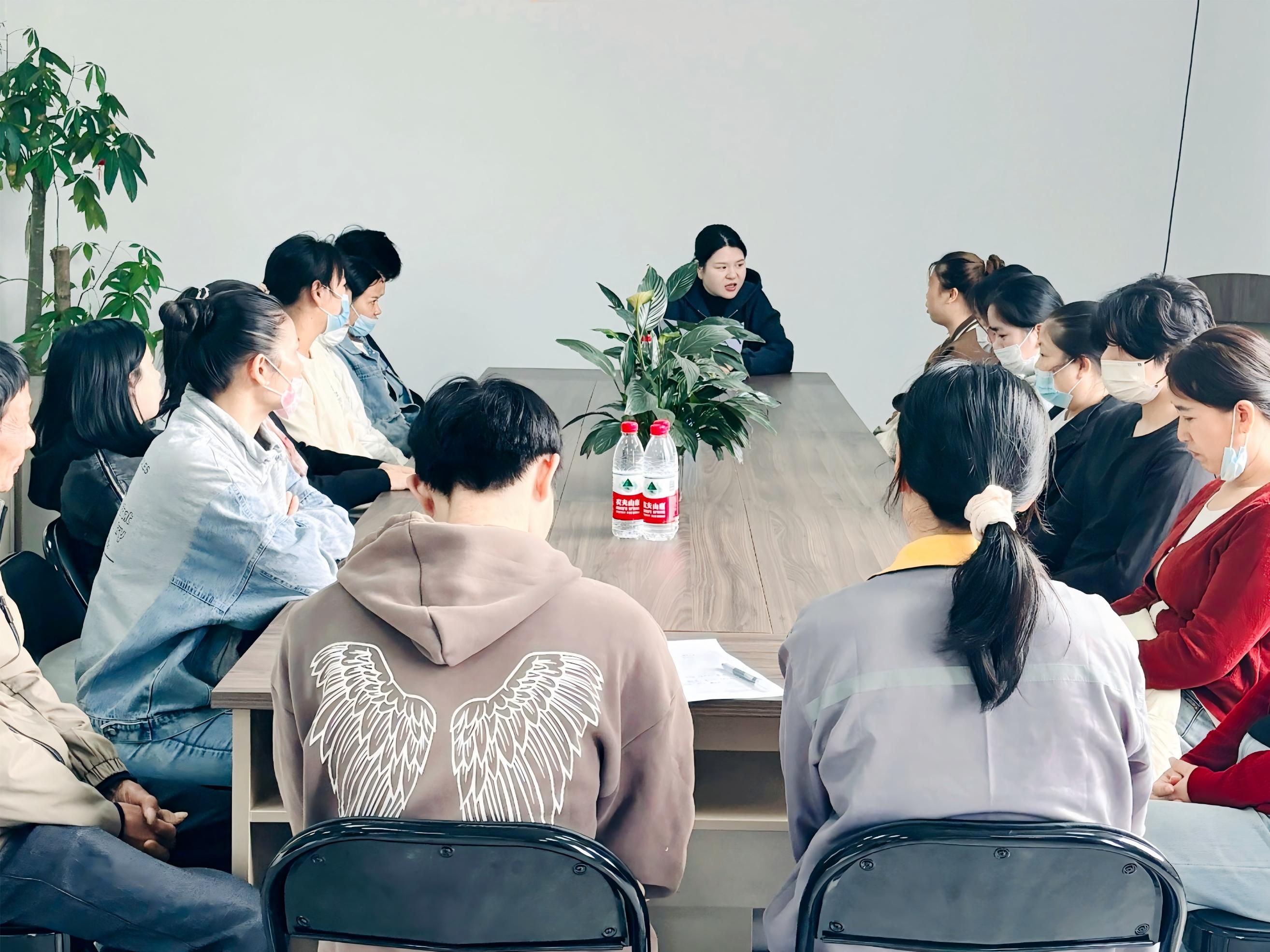 Công nghệ quang học tơ lụa Thượng Hải thúc đẩy đổi mới và đối thoại tại Hội nghị chuyên đề nhân viên xuất sắc