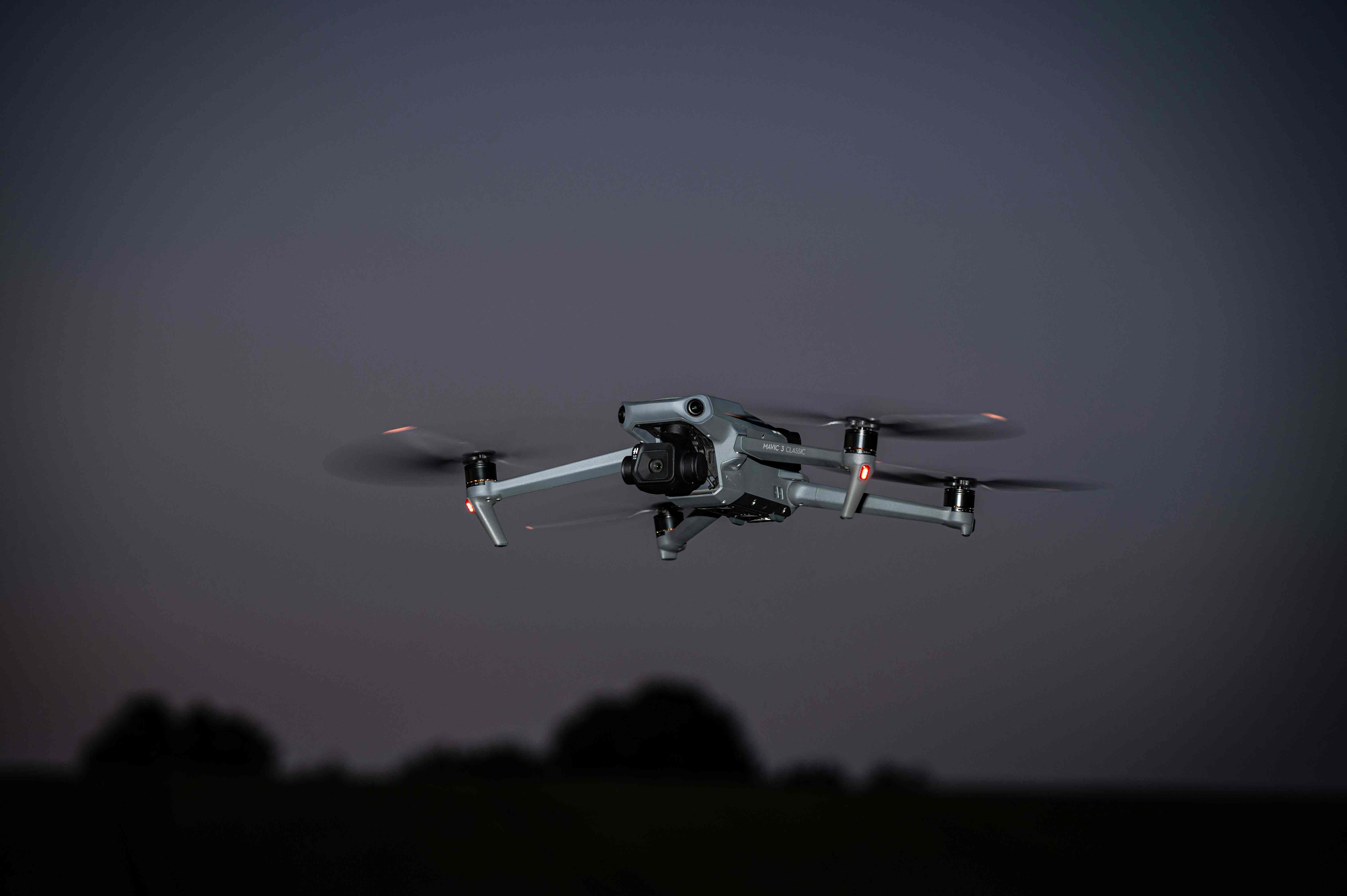 F1.0 vs IR: Ống kính nào giành chiến thắng cho các chuyến bay đêm FPV?