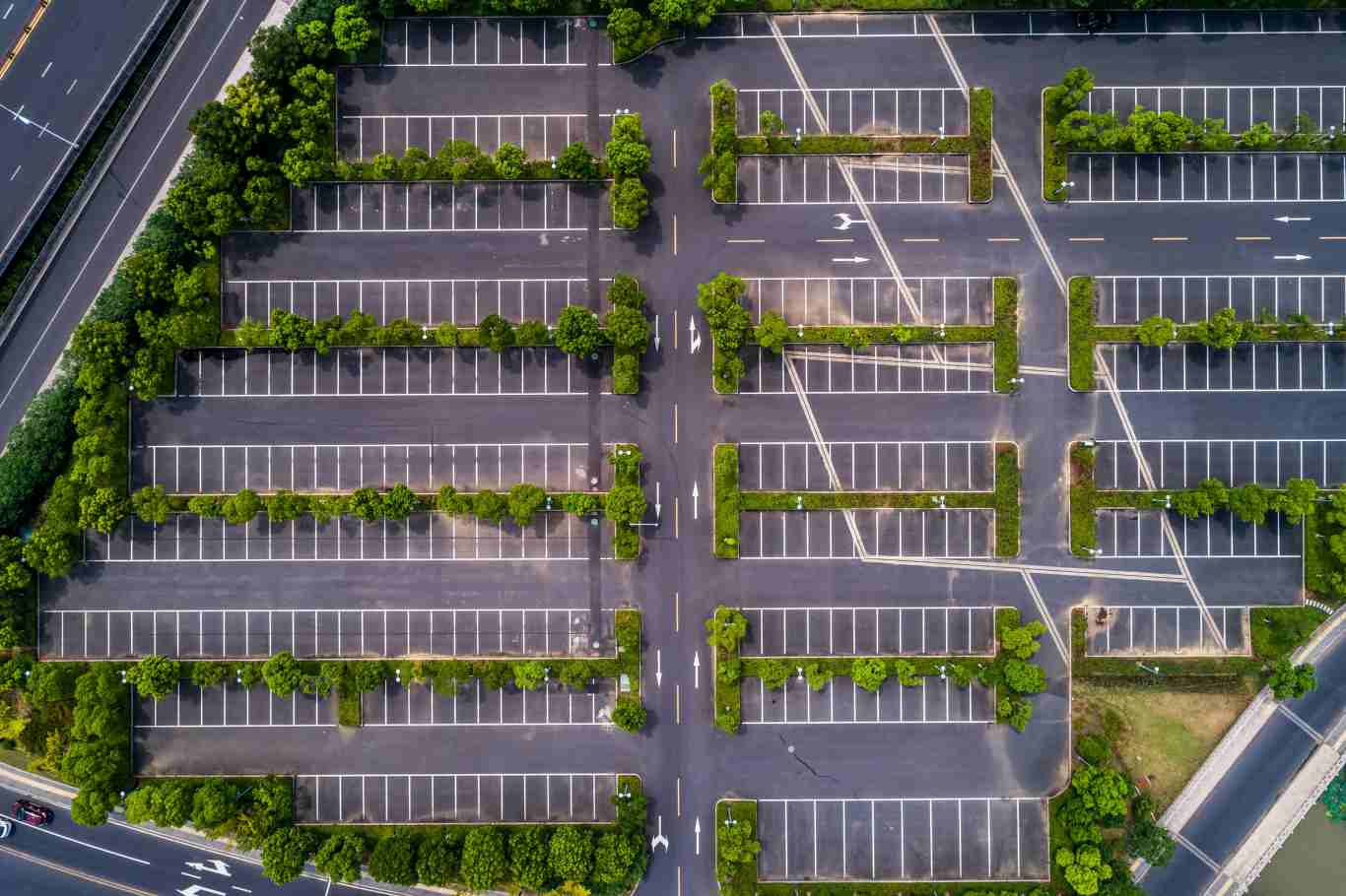 3 ống kính camera cần thiết cho hệ thống giám sát bãi đỗ xe thông minh
